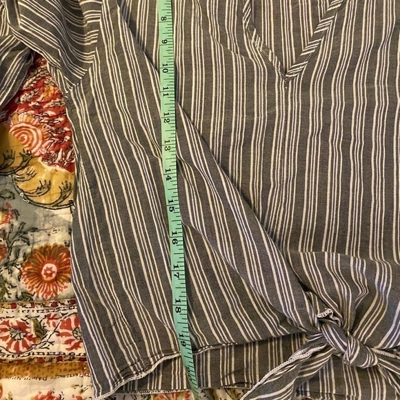 lavender Field blouse size Medium - Picture 2 of 4